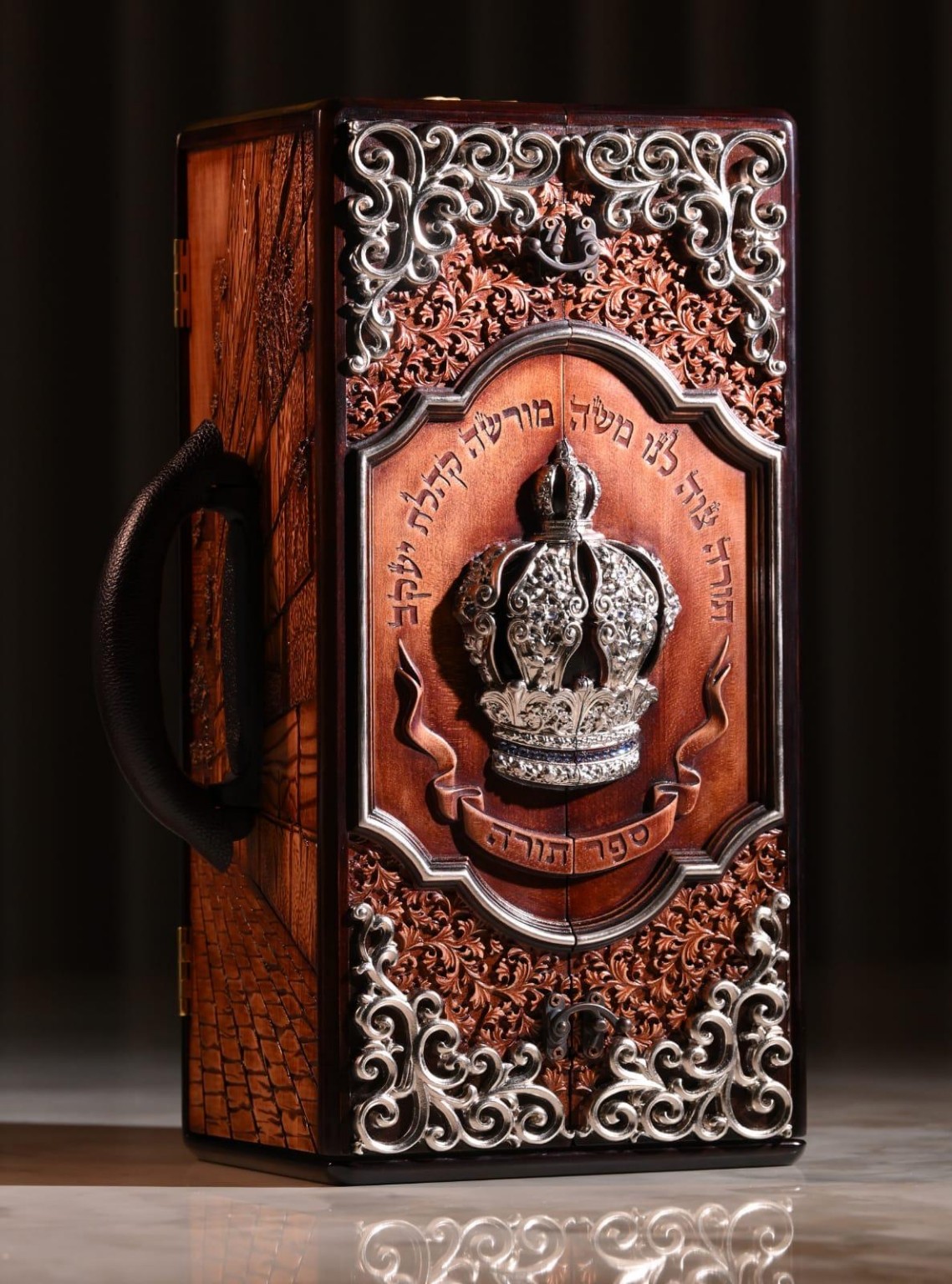 Custom Aron Kodesh & Carrying Case Custom Aron Kodesh & Carrying Case
