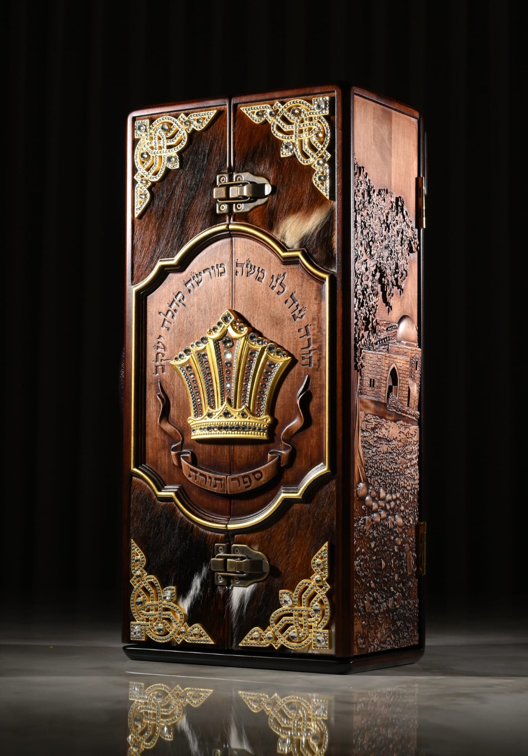 Aron Kodesh, Carrying Case and Bimah in One Aron Kodesh, Carrying Case and Bimah in One