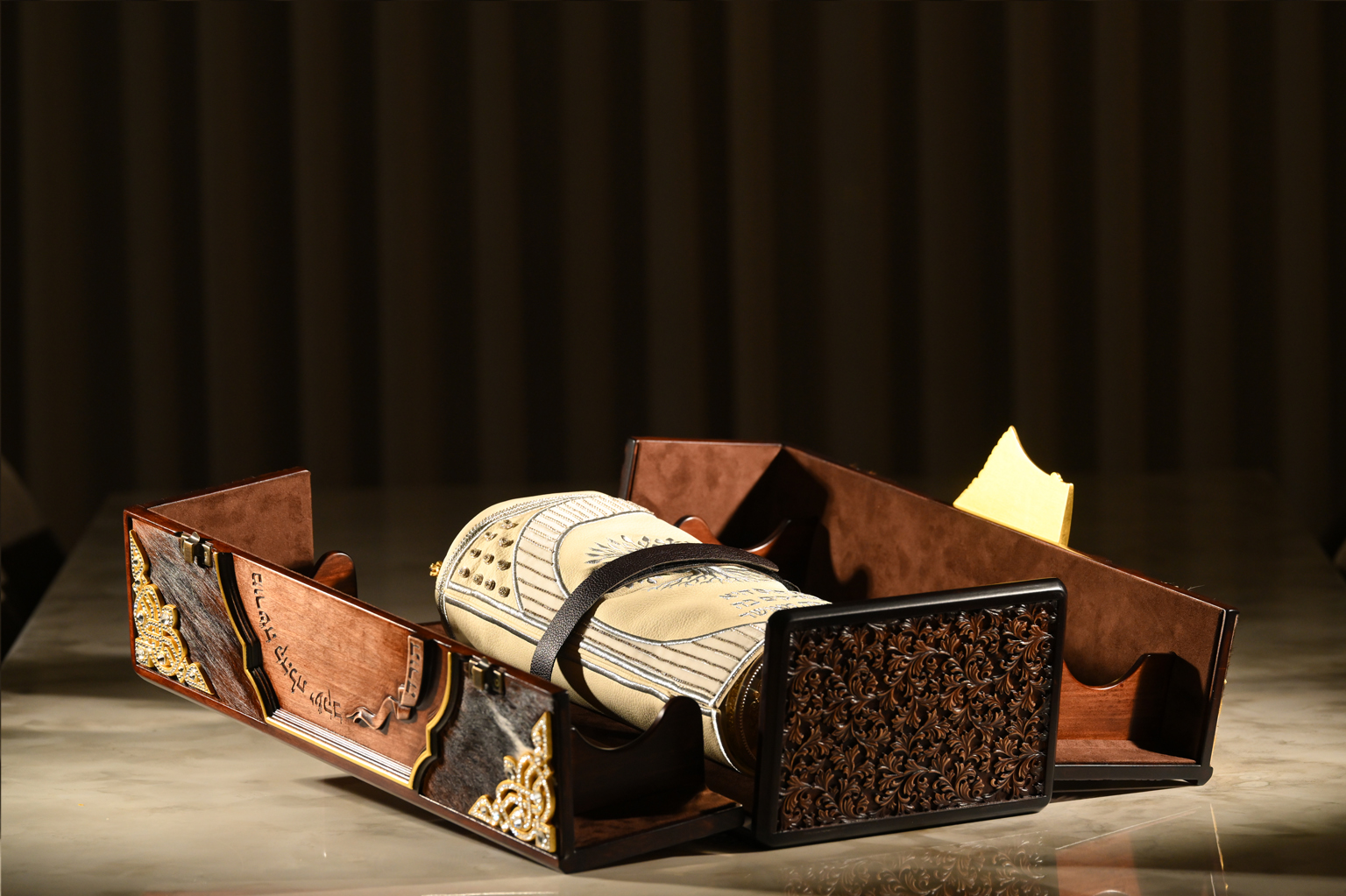 Magnificent Aron Kodesh Carrying Case & Bimah in One Magnificent Aron Kodesh Carrying Case & Bimah in One